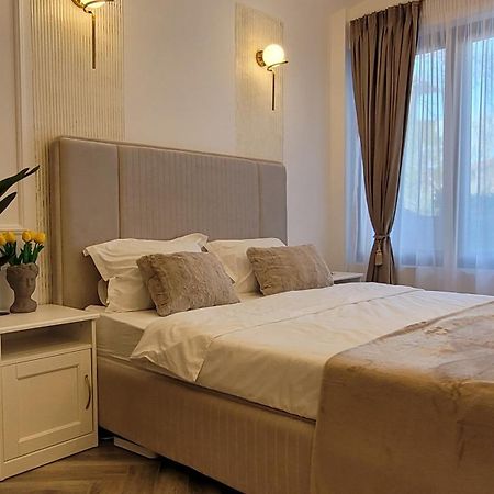 Luxury Mansion Appartement Boekarest Buitenkant foto