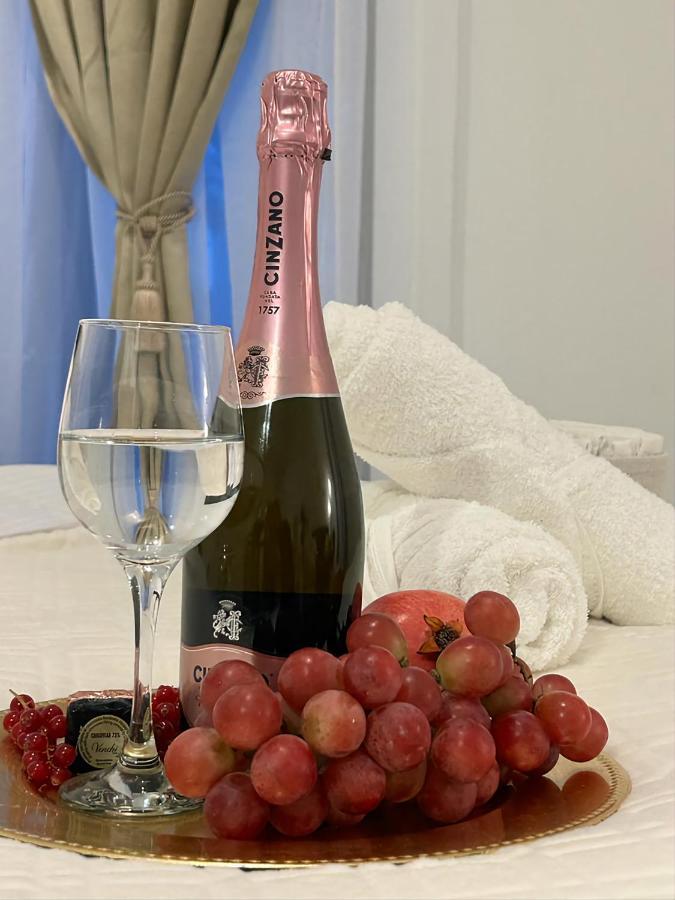 Luxury Mansion Appartement Boekarest Buitenkant foto