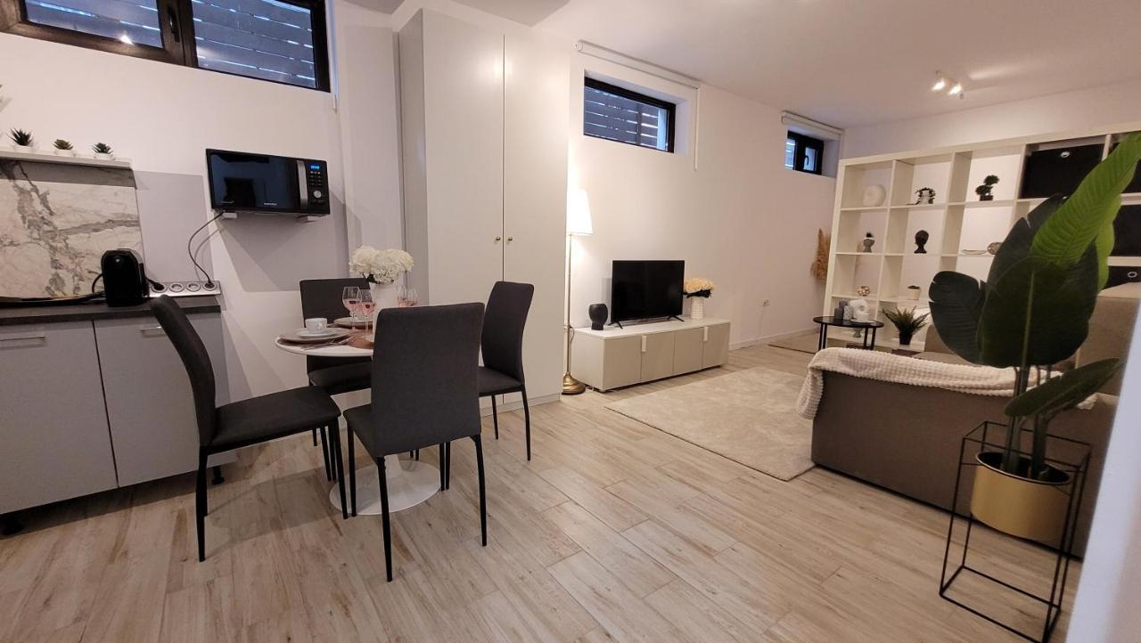 Luxury Mansion Appartement Boekarest Buitenkant foto