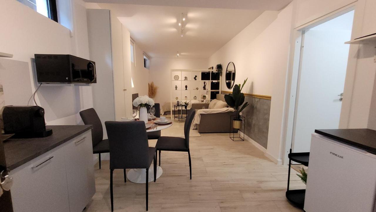 Luxury Mansion Appartement Boekarest Buitenkant foto
