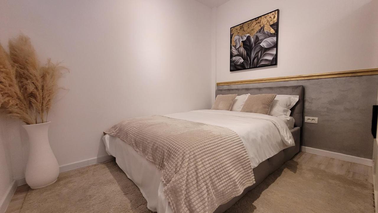 Luxury Mansion Appartement Boekarest Buitenkant foto